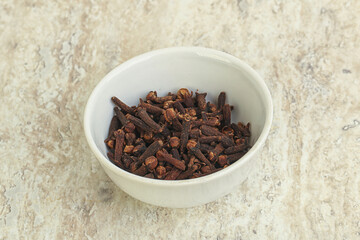 Dry Clove aroma in the bowl