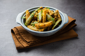 Aloo Potol or Dalna Recipe is a traditional sabzi from bengal made with potato & pointed gourd