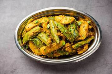 Aloo Potol or Dalna Recipe is a traditional sabzi from bengal made with potato & pointed gourd