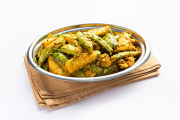 Aloo Potol or Dalna Recipe is a traditional sabzi from bengal made with potato & pointed gourd