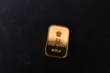 Fine gold bar (goldbar) weighing 3 grams