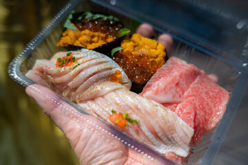 山口県下関市の唐戸市場で食べる寿司