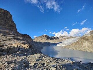 Fototapeta na wymiar Lac et Glacier du Grand méan - Bonneval sur Arc - Alpes - France