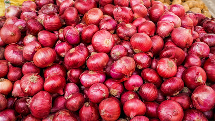 Organic Red Onions at market 