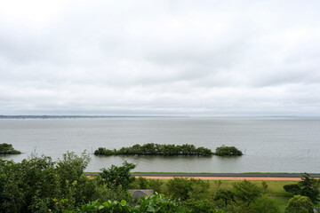 湖岸の高台から眺める霞ケ浦全景