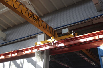 Rail and movable beam of a steerable crane