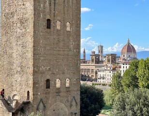 Torre di San Niccolo mit Aussicht auf die Wahrzeichen der Stadt (z.B. Kathedrale Santa Maria del Fiore)