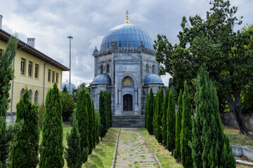 Fototapeta na wymiar Istanbul, Turkey-September 6,2021: The tomb of Sultan fifth Mehmed Reshad