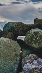 sea ​​on the rocks
