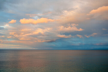 Fototapeta na wymiar cloudy sunset over the sea