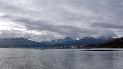 Obraz premium Snow capped Martial Mountains above Ushuaia, Argentina, with the Beagle Channel in the foreground