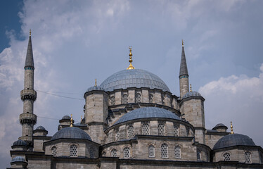 Fototapeta na wymiar new mosque. Yeni Cami. istanbul, Turkey
