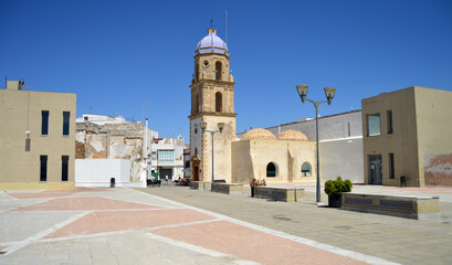 Plaza de la Merced y Torre de la Merced en Rota, provincia de Cádiz, España