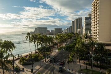 Fototapeta na wymiar Honolulu along Waikiki Beach during morning sun