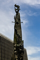 Centro Administrativo La Apujarra, Monumento a la Raza