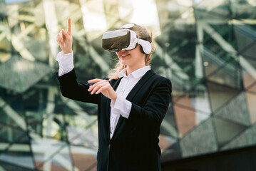 Businesswoman experiencing virtual reality in VR glasses