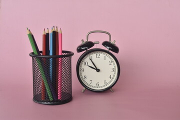 alarm clock with pens 