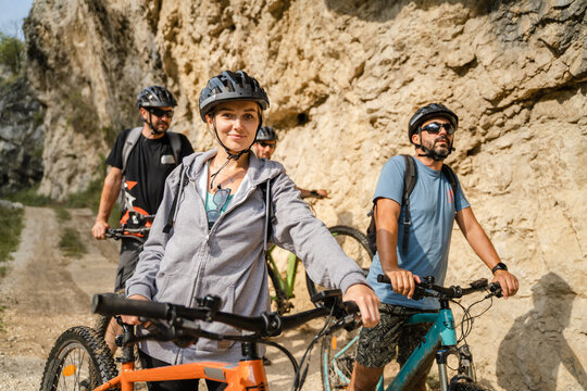 group of people riding electric bikes e-bike bicycles at the gorge