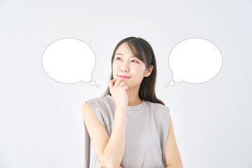 白背景で想像する女性　吹き出しあり