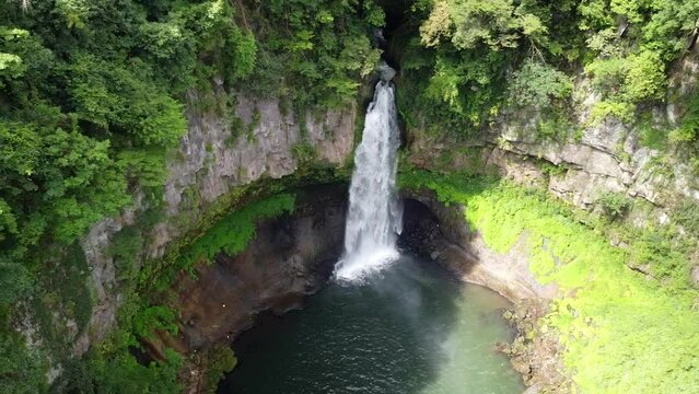 下城滝（熊本県小国町）のドローン撮影