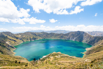 Fototapeta na wymiar panoramic view of quilotoa lagoon, ecuador