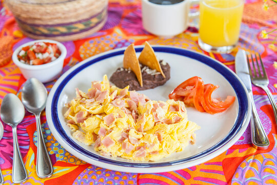 Huevos con Jam&oacute;n, Desayunos en restaurantes de M&eacute;xico, Gastronom&iacute;a