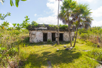 Zona Arqueológica en la Laguna de Muyil, Quintana Roo, México