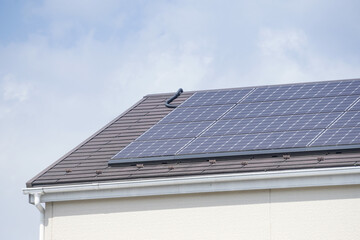 ソーラーパネル　太陽光発電　屋根	

