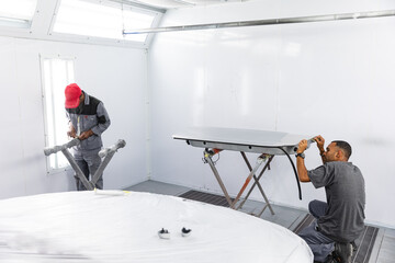 Multi races mechanics preparing painting car session