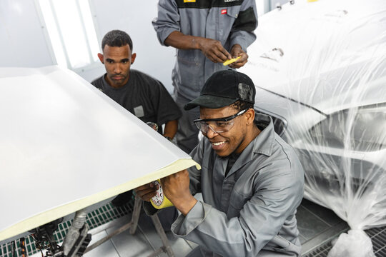 Happy multi races mechanics working together - Powered by Adobe