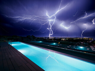 Tormenta eléctrica sobre la ciudad