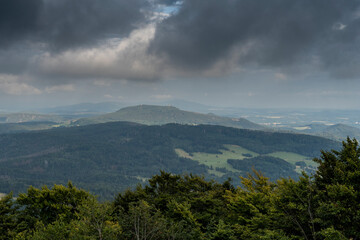 Obraz na płótnie Canvas Blick von der Lausche(793m) mit Blick auf den Hochwald