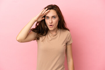 Fototapeta premium Young caucasian woman isolated on pink background has realized something and intending the solution