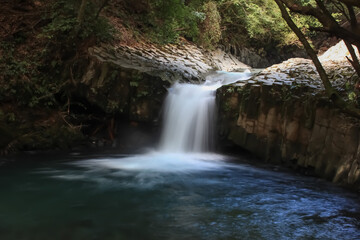 Fototapeta na wymiar 河津七滝。河津川にある七つの滝をつなぐ遊歩道からの景観。蛇滝。
