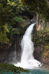 Fototapeta na wymiar 河津七滝。河津川にある七つの滝をつなぐ遊歩道からの景観。大滝。