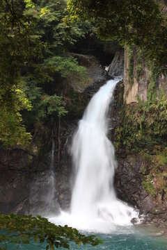 河津七滝。河津川にある七つの滝をつなぐ遊歩道からの景観。大滝。 © onaka
