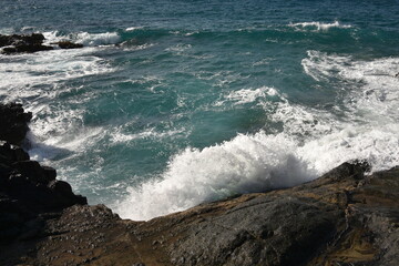 Visiting the coastline and contemplating its relaxing moments 