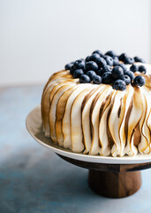 burnt meringue birthday cake with blueberries sweet torte vanilla cake happy feels peace of cake 