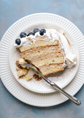 burnt meringue birthday cake with blueberries sweet torte vanilla cake happy feels peace of cake 