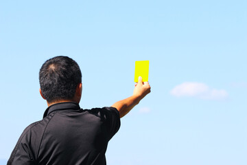 サッカーレフリー イエローカード