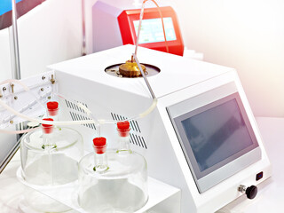Chemical vapor analyzer