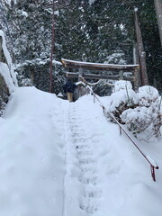 雪国の風景　神社前の階段