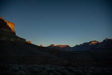 Fototapeta na wymiar Morning Sun Begins to Highlight Surrounding Canyon Rim