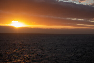 Obraz premium Sunset from the sea water ocean