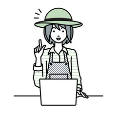 デスクで座ってPCを開いて何かひらめいた農家の女性