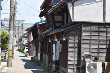 料亭、暖簾、看板、木製、掲示板、表札、港町、日本家屋、木造建築