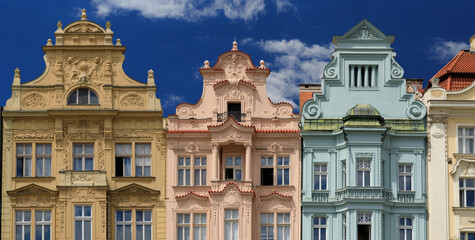 Blick auf Mietshäuser in der Innenstadt von Pilsen, Tschechien,  Panoramaaufnahme