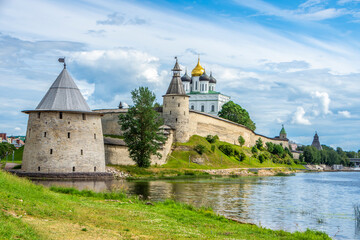 Fototapeta na wymiar View of the Pskov Kremlin (Krom) and the confluence of the rivers Pskov and Velikaya, Pskov, Russia