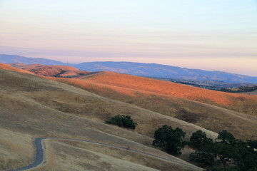The Short Ridge trail in Sycamore Valley Open Space, Danville, California