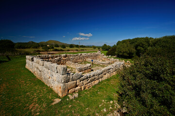 Recinto rectangular.Yacimiento arqueologico de s' Hospitalet Vell. 1000-900 antes de Jesucristo.Mallorca.Islas Baleares. España. © Tolo